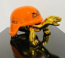 Diederik van Appel "Peace Turtle Hermes Golden" aus dem Jahr 2021