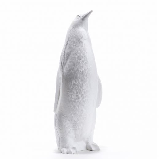 Ottmar Hörl "Pinguin – aufrecht"
