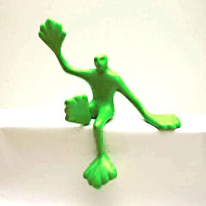 Flossi Gross VI sitzend, rechts Hallo, Grün – Bild 1