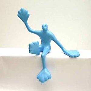 Flossi Gross VI sitzend, rechts Hallo, Hellblau – Bild 1