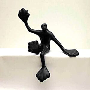 Flossi Gross VI sitzend, rechts Hallo, Schwarz – Bild 1