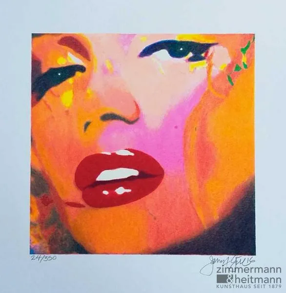 Pop-Art Künstler James Francis Gill: Kunstwerke & KurzbiografieJames Francis Gill ist ein sehr bekannter Pop-Art-Maler. Er wurde im Jahr 1934 in der texanischen Kleinstadt Tahoka geboren und verbrachte seine Kindheit in San Angelo /Texas. Seine schon früh hervortretende künstlerische Begabung hat Gill wahrscheinlich von seiner Mutter, einer erfolgreichen Innenarchitektin geerbt. Trotzdem war sein Berufswunsch in der Kindheit eher Cowboy oder Rodeo-Reiter. Nach dem Schulabschluss leistete Gill seinen Wehrdienst, wo er hauptsächlich als Bauzeichner arbeitete und Poster entwarf. Nach der Militärzeit setzte er seine Ausbildung fort und arbeitete nebenbei in einem Architektenbüro. 1959 begann er ein Architektur-und Design-Studium an der University&hellip;