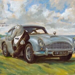 Otto Waalkes, „Gerüsselt, nicht gerührt“: Ottifant im Aston Martin am Pilsumer Leuchtturm; Pigmentdruck auf Leinwand, 70 × 50 cm, 2025.